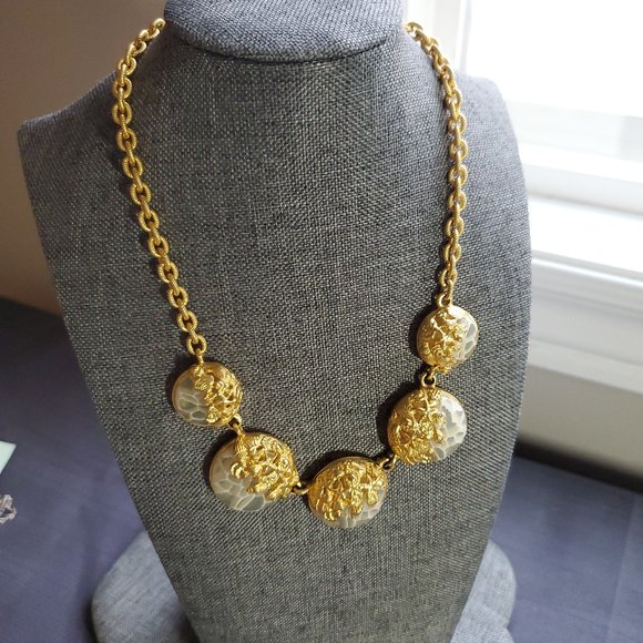 Ivanka Trump Necklace - Picture 6 of 6